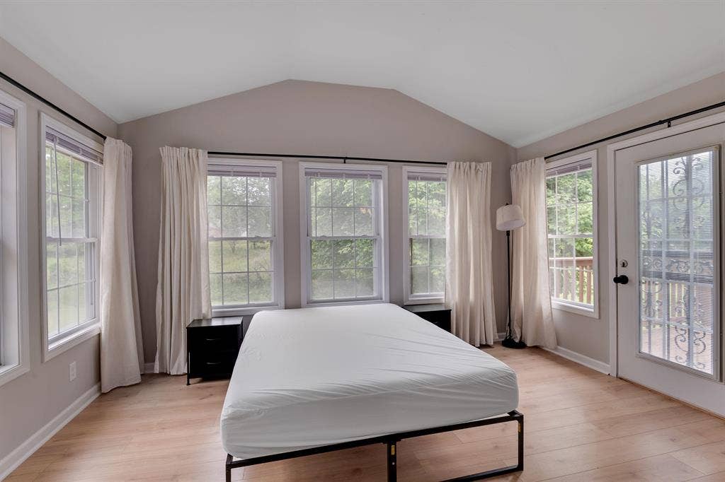 7 BR in Clarksville