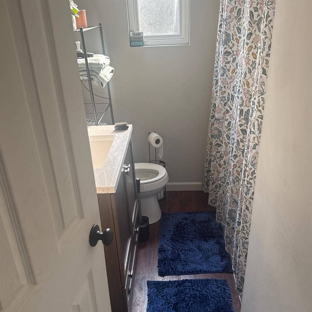 Looking for roommate!!!