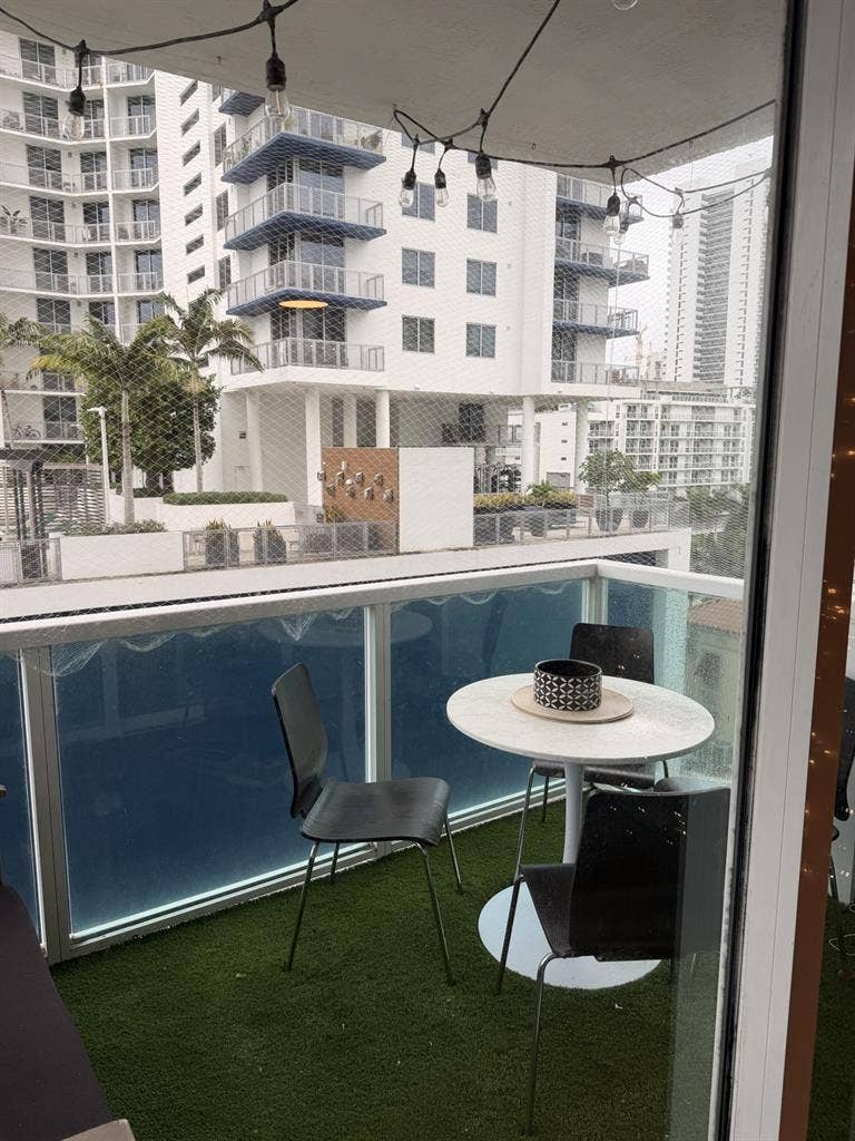 Looking for a female roommate