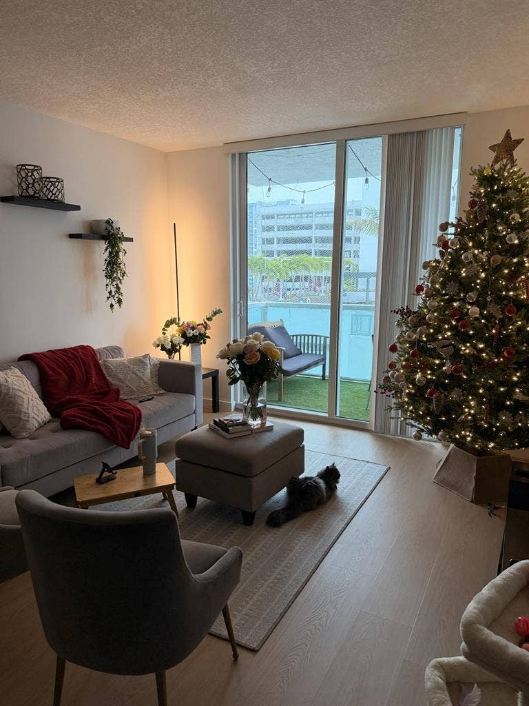 Looking for a female roommate