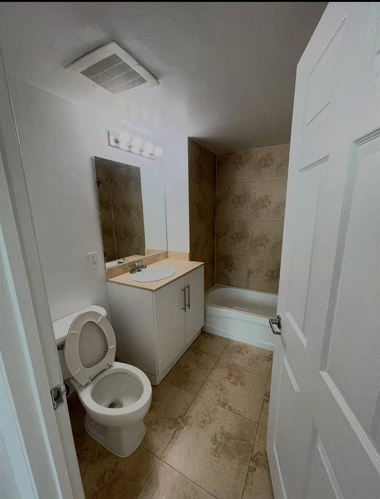 Looking for a female roommate