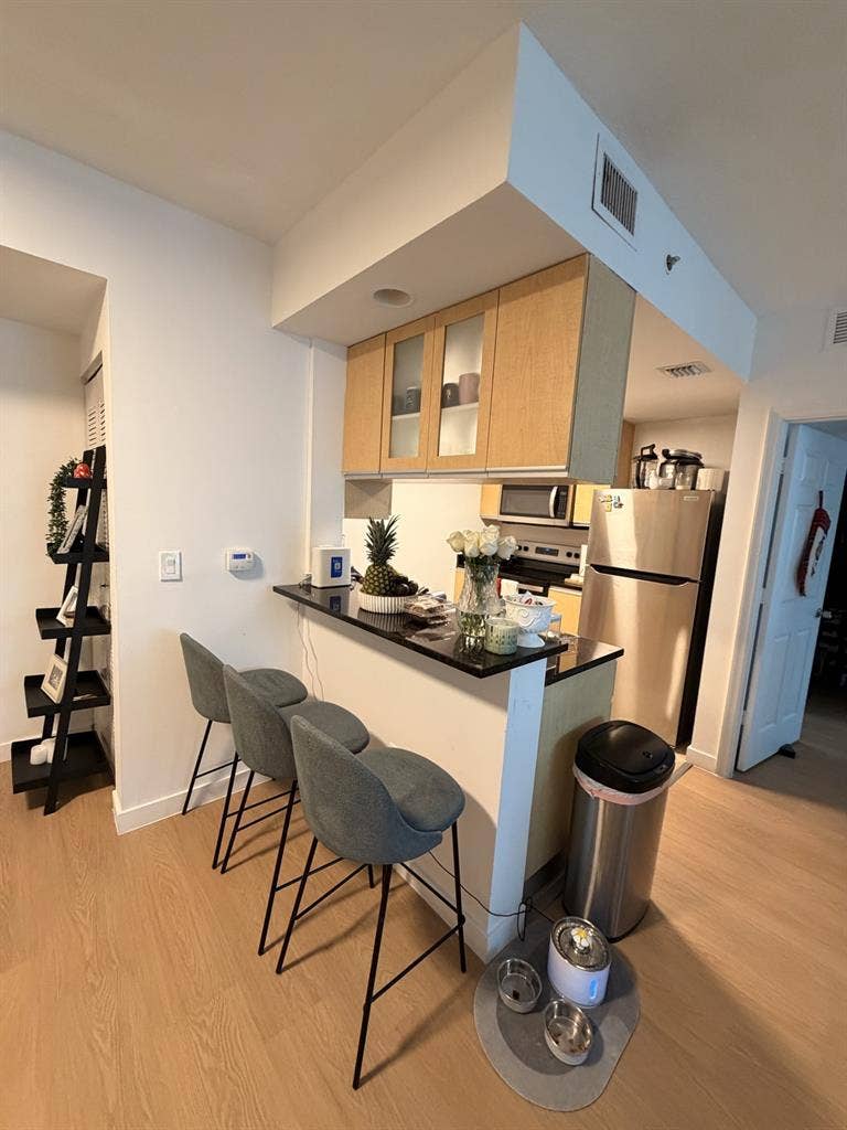 Looking for a female roommate