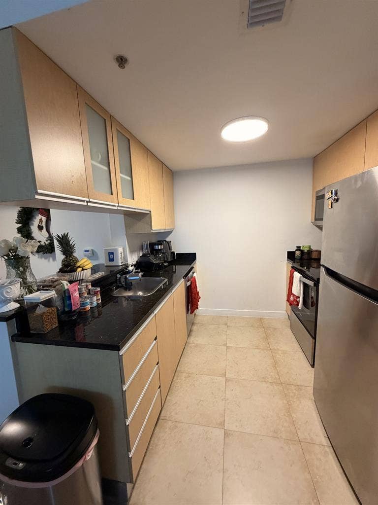 Looking for a female roommate