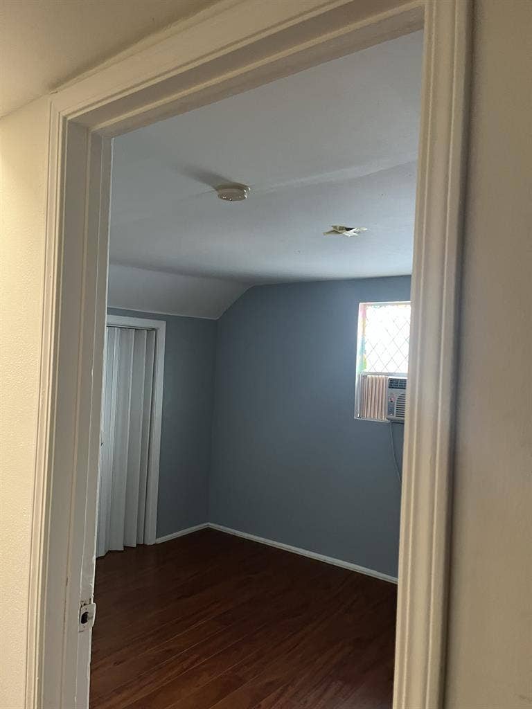Private room upstairs /shared bath