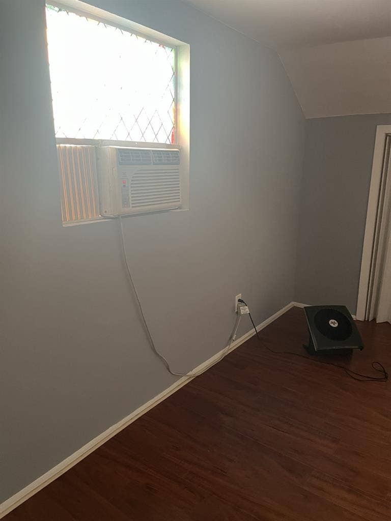 Private room upstairs /shared bath