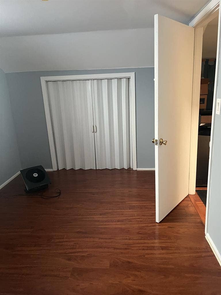Private room upstairs /shared bath