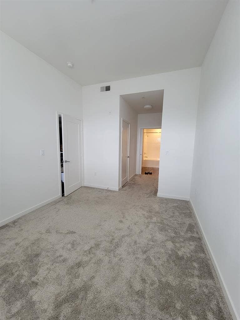 Looking for roommate!