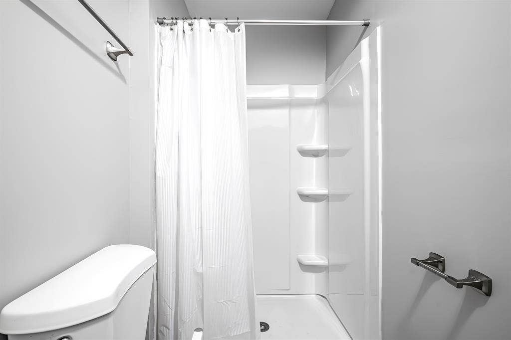 7 BR in Riverdale