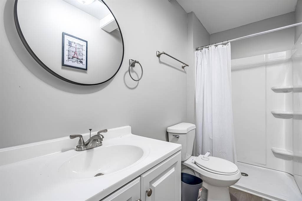 7 BR in Riverdale