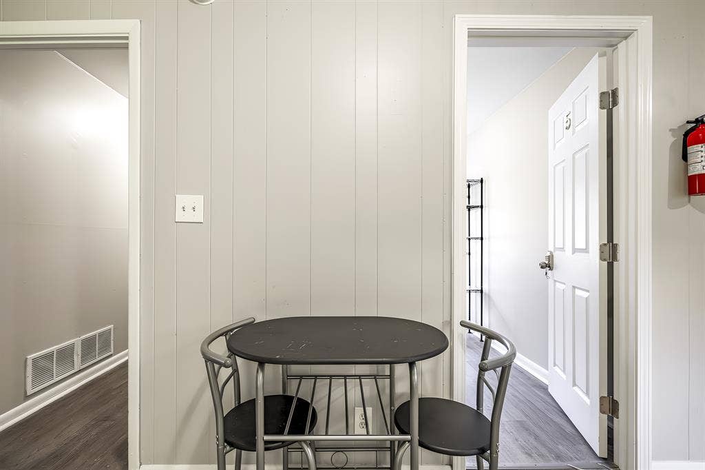 7 BR in Riverdale