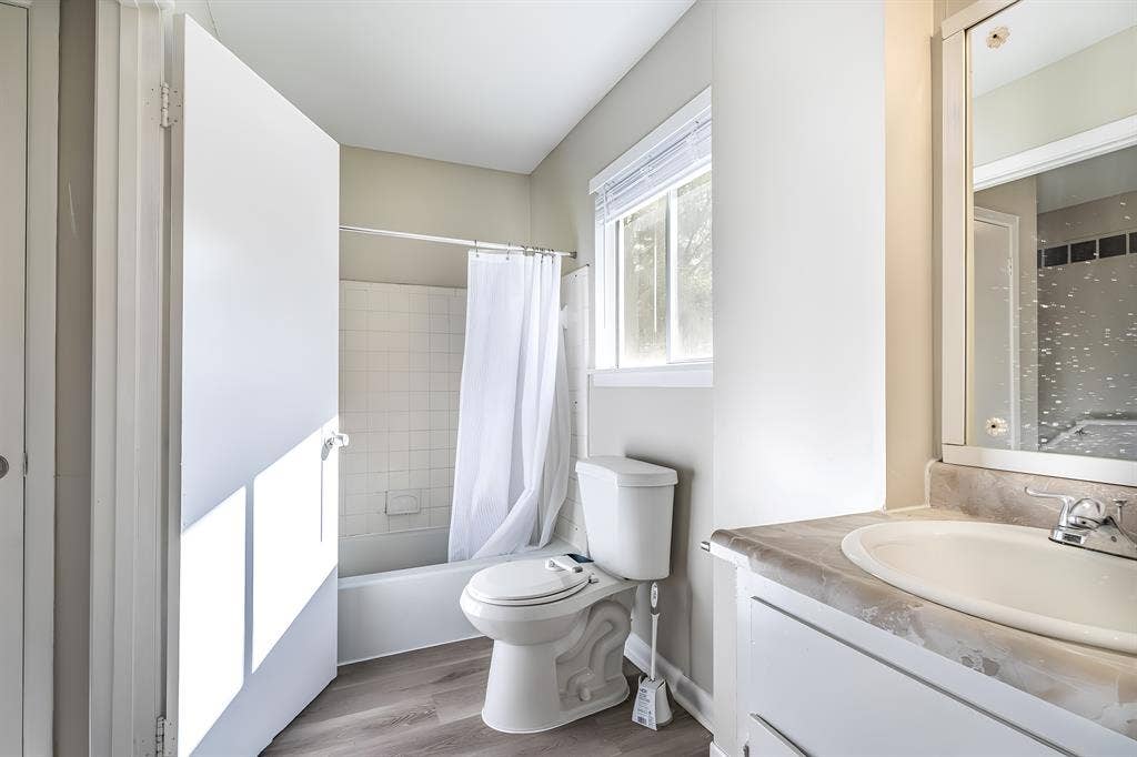 7 BR in Riverdale