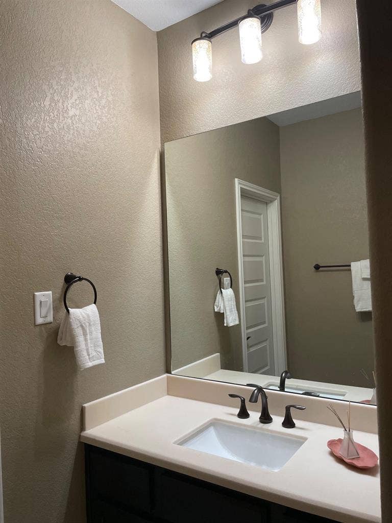 4 BR in Converse