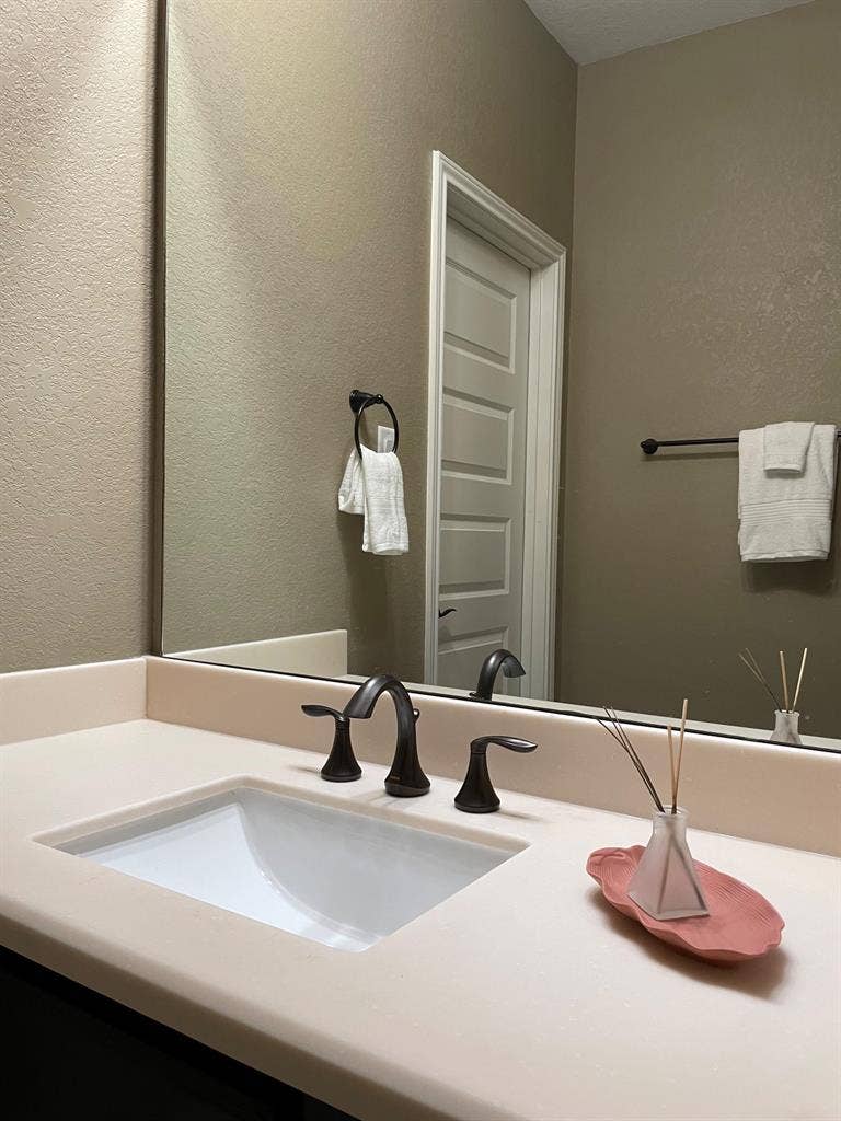 4 BR in Converse