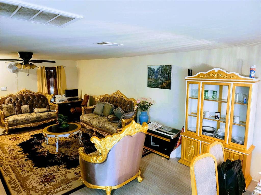 4 BR in Manor