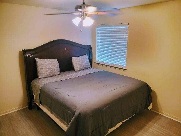 4 BR in Manor