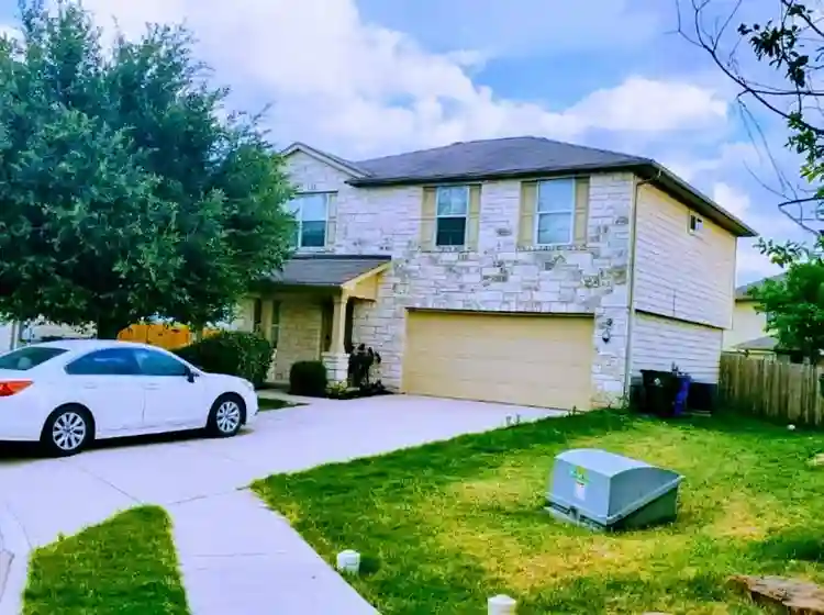 4 BR in Manor