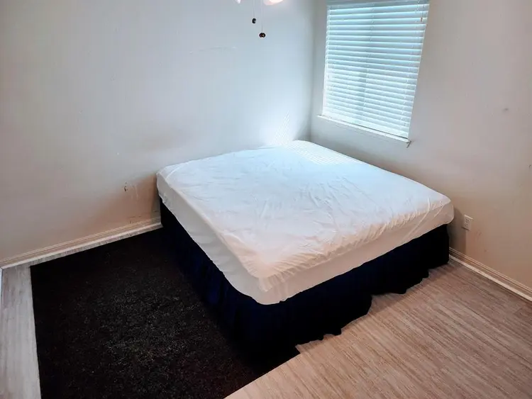 4 BR in Manor