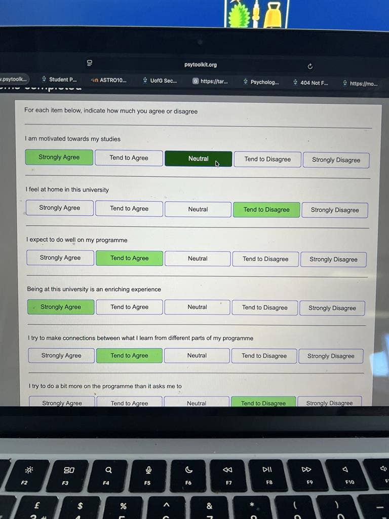 Urgent:Bright en-suite studentroom!