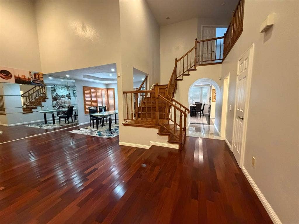 Huge Master bedroom with bath rent