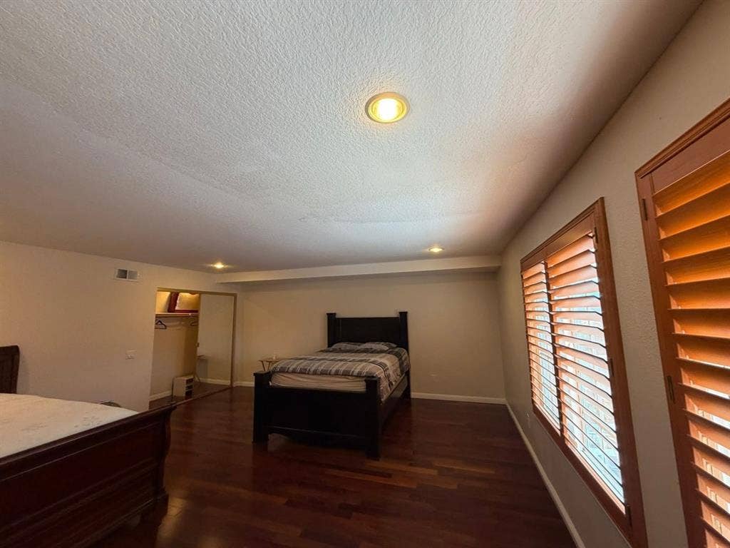 Huge Master bedroom with bath rent