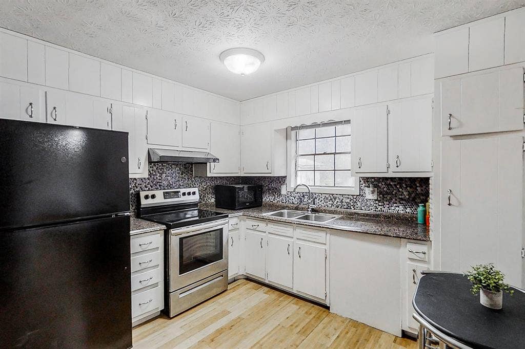 9 BR in Riverdale
