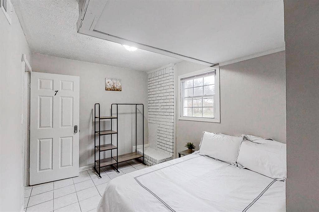 9 BR in Riverdale