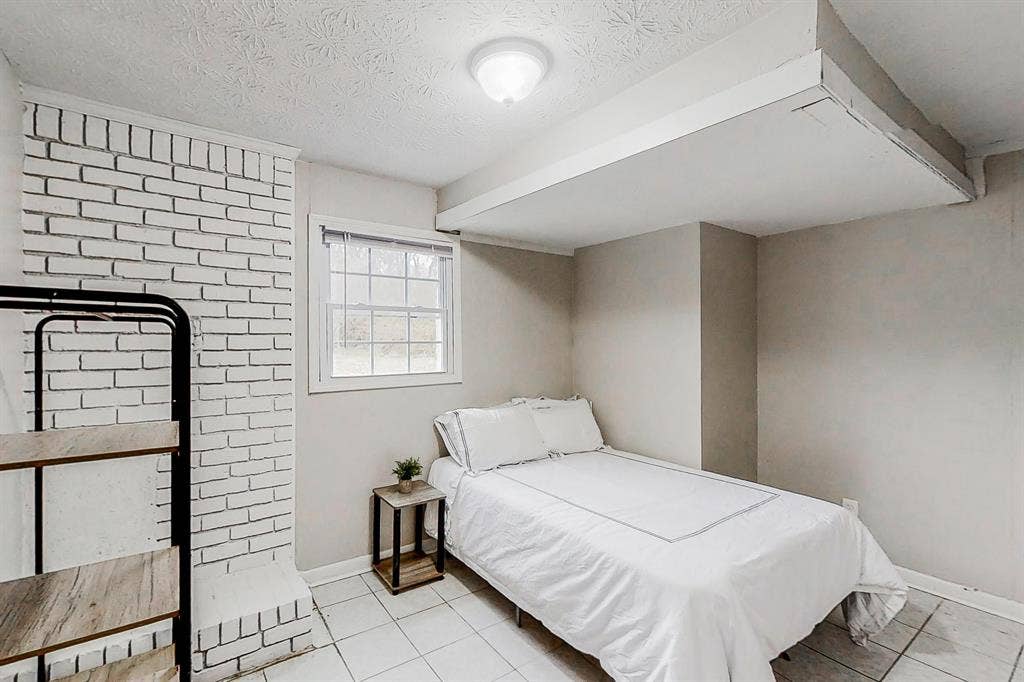 9 BR in Riverdale