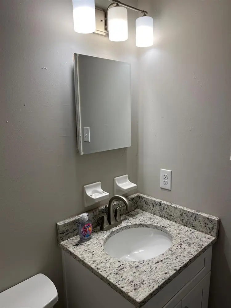 4 BR in Riverdale