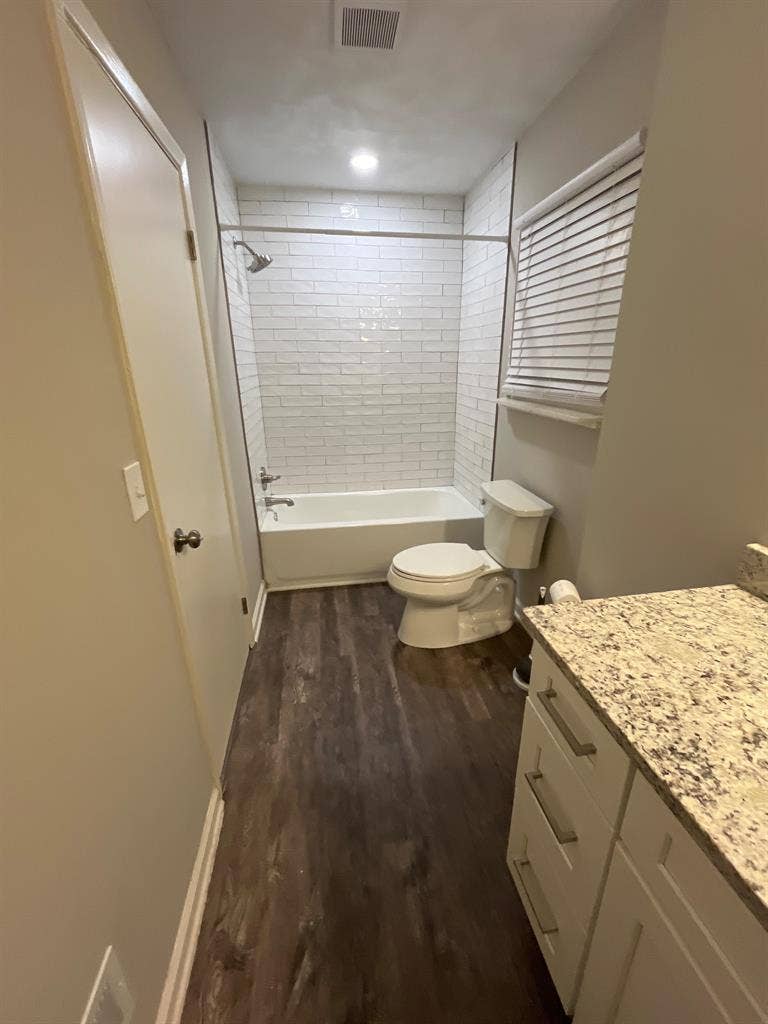 4 BR in Riverdale