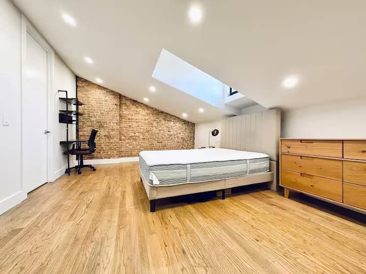Room in Huge Apt - Bushwick