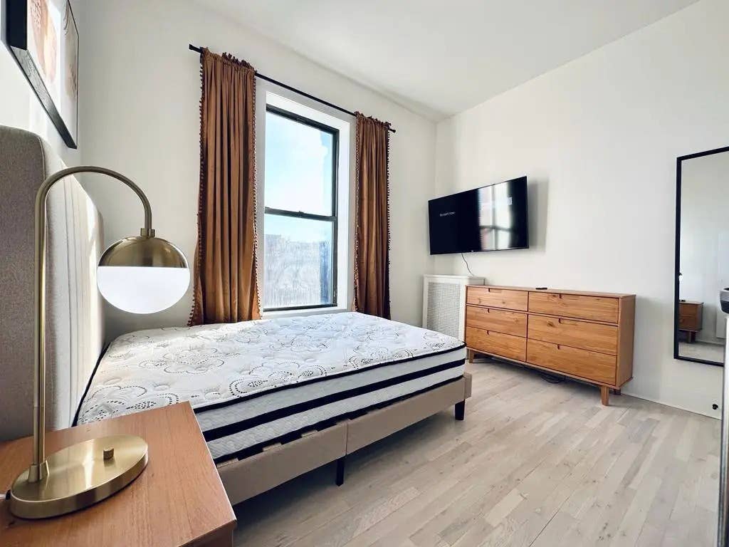 Bedford Ave – #