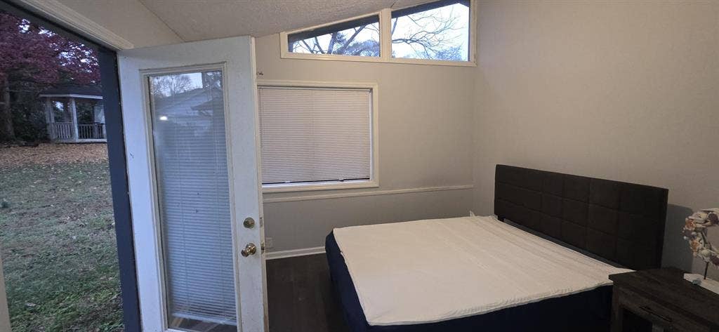 7 BR in Lawrenceville