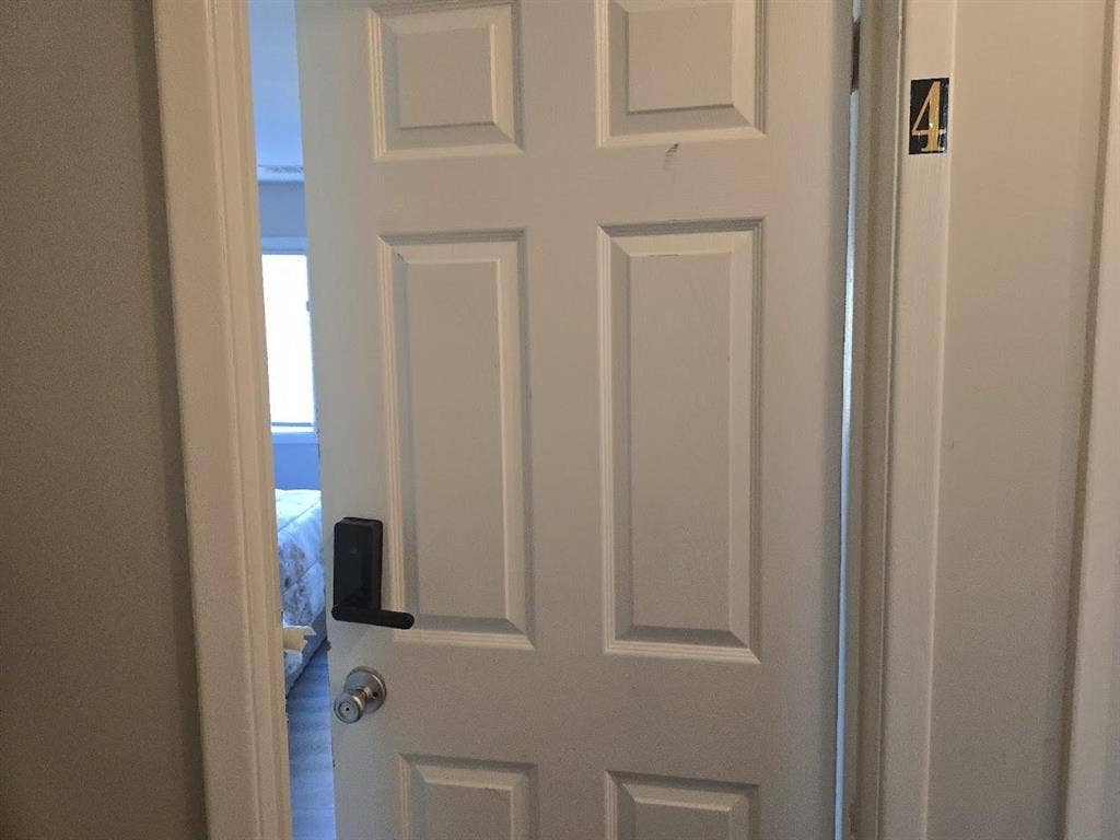 7 BR in Lawrenceville