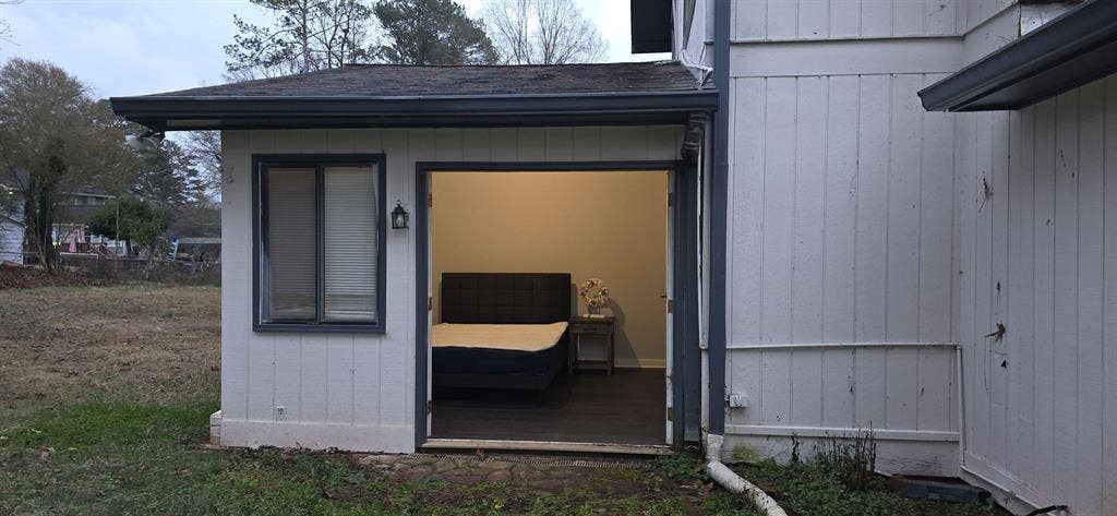 7 BR in Lawrenceville