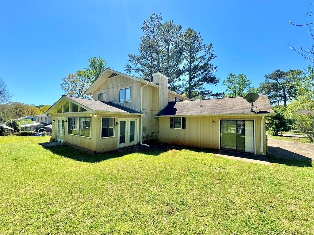 7 BR in Lawrenceville