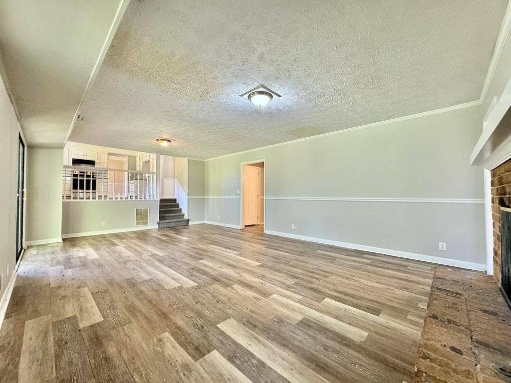 7 BR in Lawrenceville