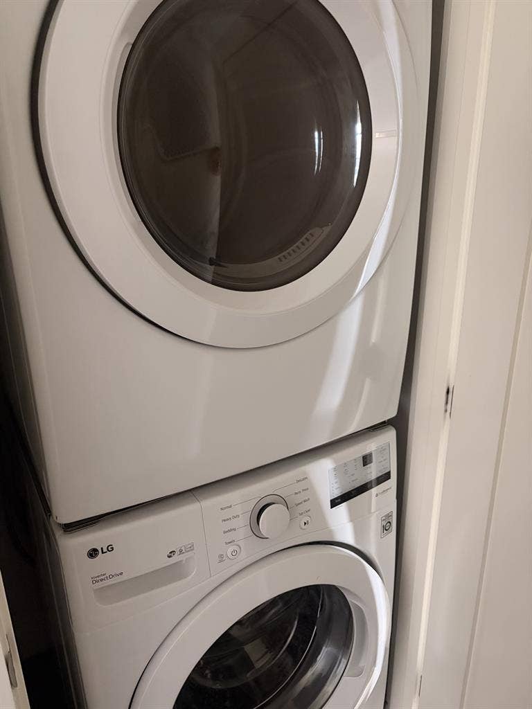 Looking for roommate!!