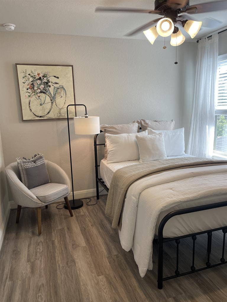 Fully Furnished Extra-Large Room
