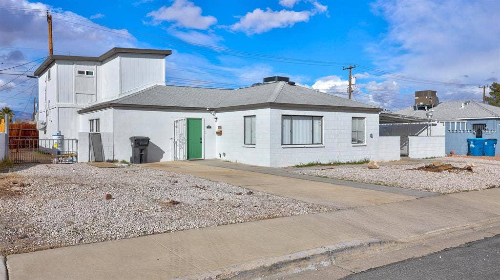 8 BR in Las Vegas