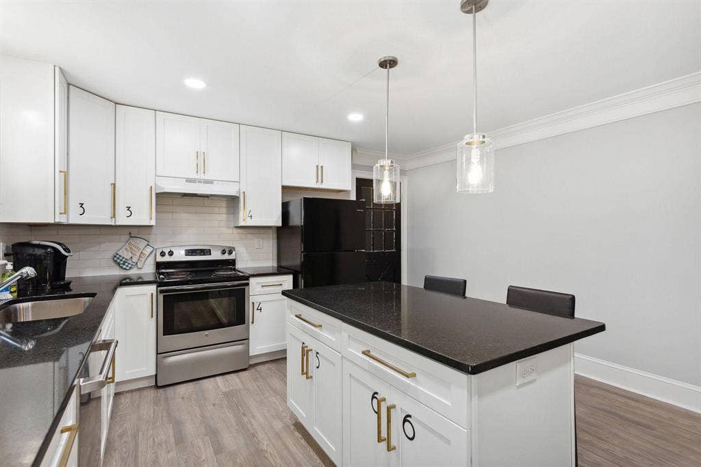 7 BR in Lawrenceville