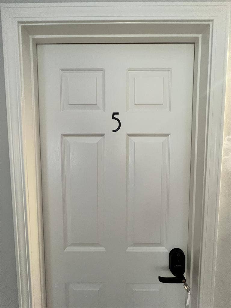 7 BR in Lawrenceville