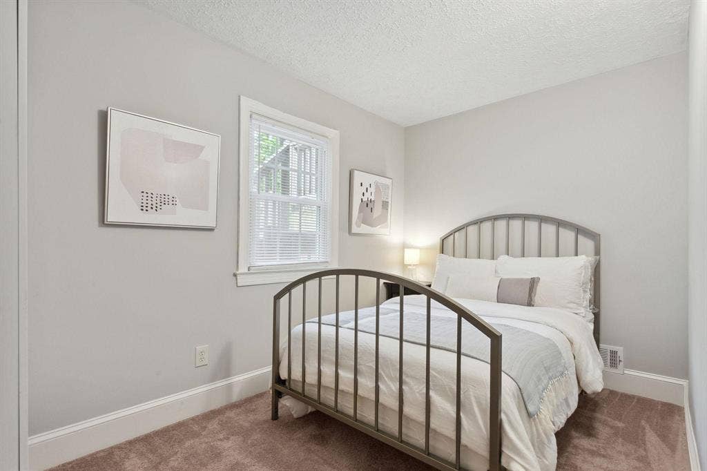 7 BR in Lawrenceville