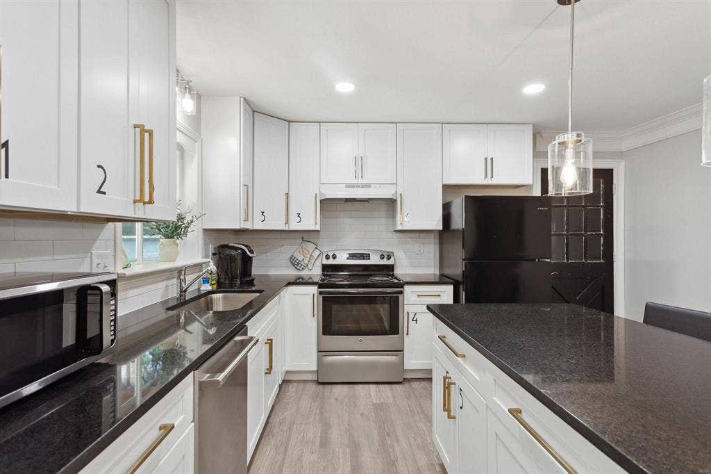7 BR in Lawrenceville