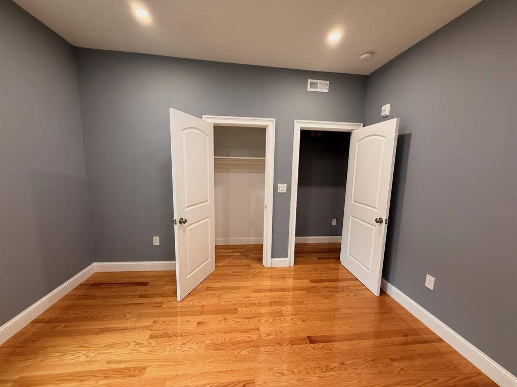 EAST CAMBRIDGE ROOM AVAIL