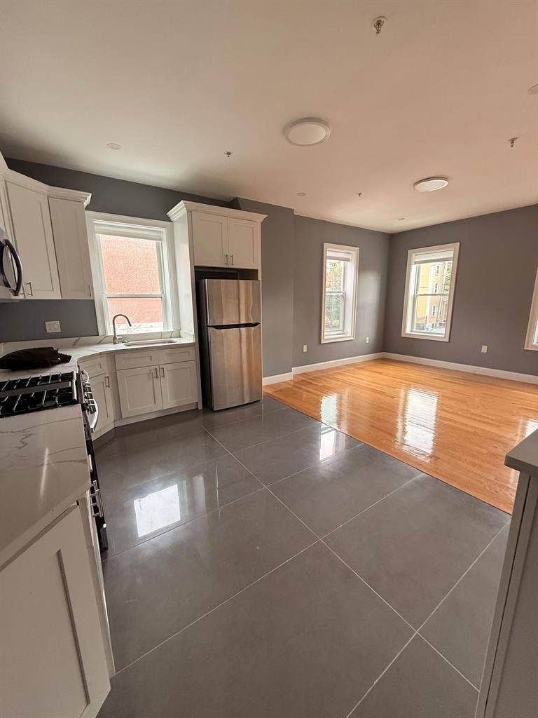 EAST CAMBRIDGE ROOM AVAIL