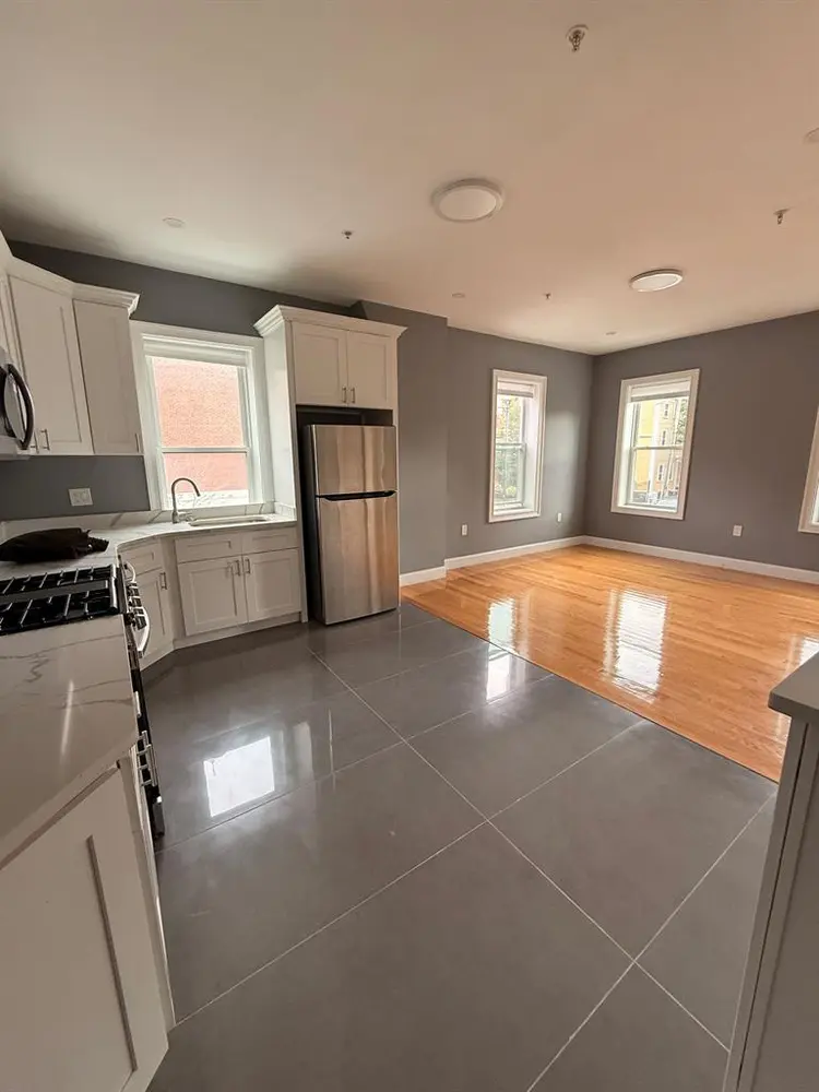 EAST CAMBRIDGE ROOM AVAIL