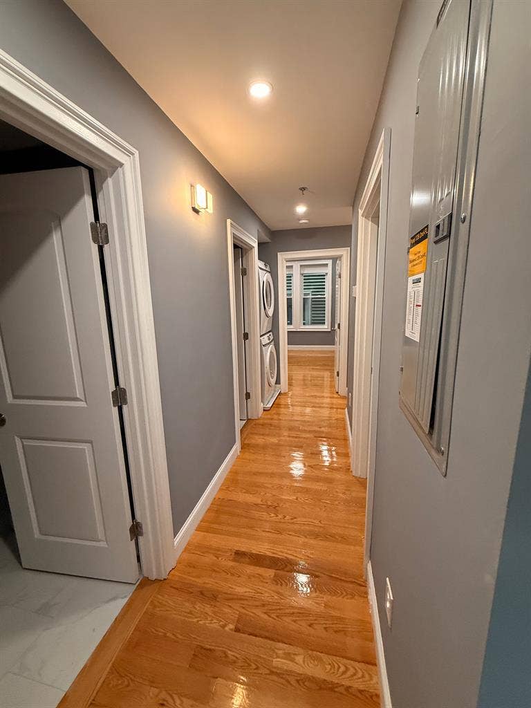 EAST CAMBRIDGE ROOM AVAIL