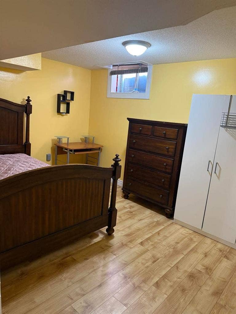 Room for rent available $