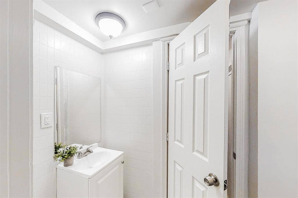 10 BR in Forest Park