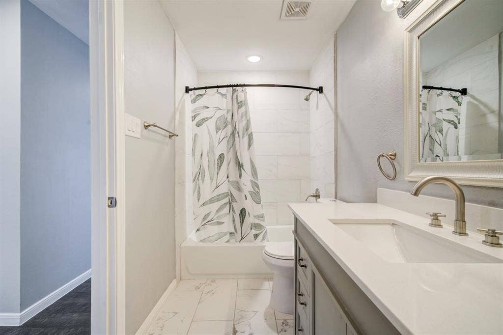 9 BR in Houston